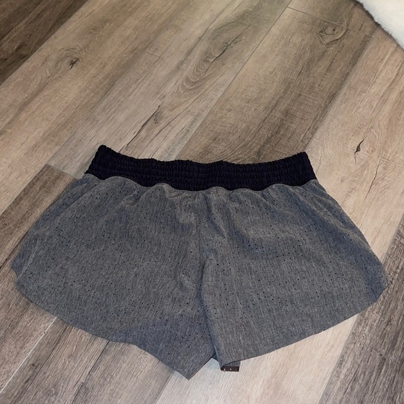MPG- Light grey shorts - Picture 2 of 5
